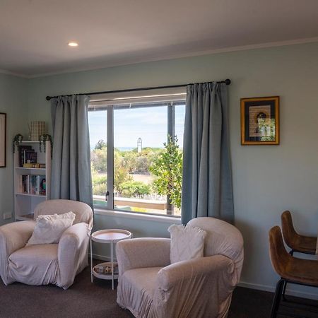 Beach Front Wine Makers Cottage Te Awanga Экстерьер фото