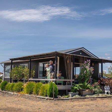 Beach Front Wine Makers Cottage Te Awanga Экстерьер фото